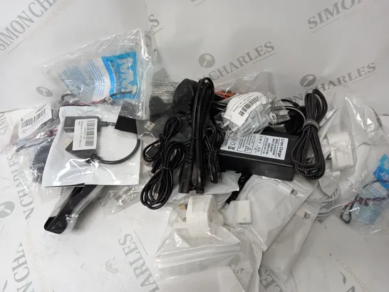 APPROXIMATELY 25 ASSSORTED ITEMS TO INCLUDE POWER CABLES, DISPLAY PORT, USB ADAPTER, LIGHTNING TO USB CAMERA ADAPTER ETC. 