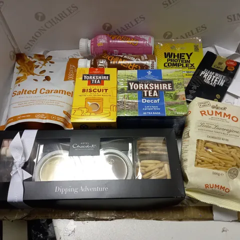 LOT OF 9 ASSORTED FOOD AND DRINK ITEMS TO INCLUDE SALTED CARAMEL REAL FOOD SHAKE, RUMMO PASTA AND TEA BAGS