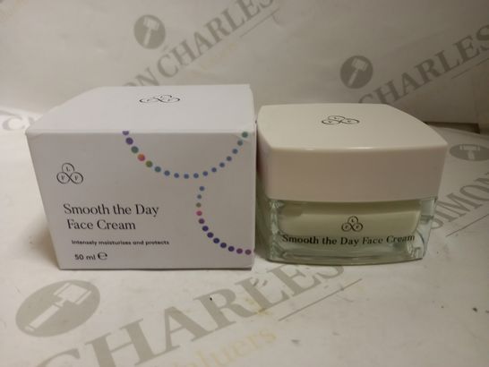 LOOK FABULOUS FOREVER SMOOTH THE DAY FACE CREAM 50ML