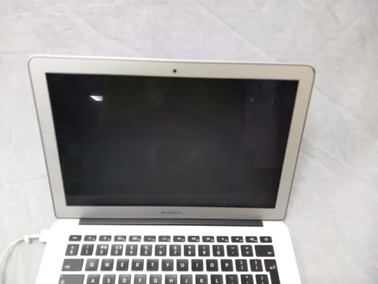 APPLE MAC BOOK AIR 7 2/A1466