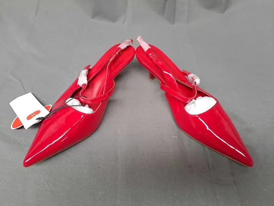 PAIR OF CIDER POINTED TOE LOW HEEL SHOES IN CANDY APPLE RED EU SIZE 38