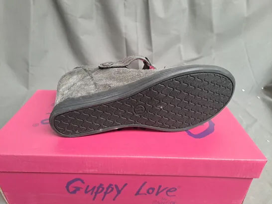 BOX OF APPROXIMATELY 12 PAIRS OF BLACK GUPPY LOVE WEDGE SHOES IN VARIOUS SIZES 