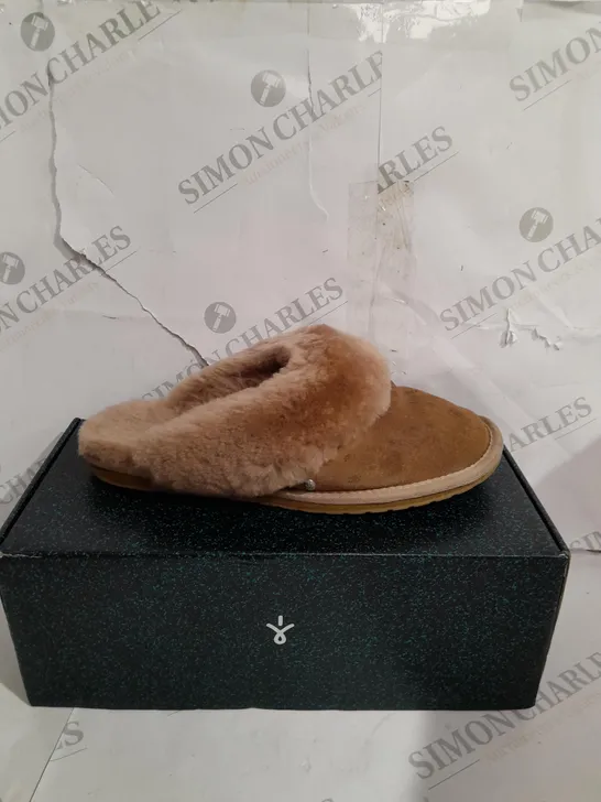 BOXED EMU NEST JOLIE SHEEPSKIN SLIPPERS, CAMEL - SIZE 7