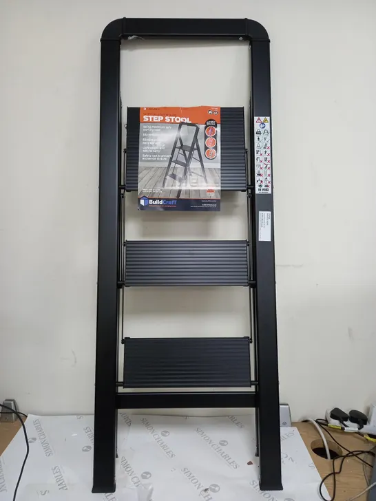 SLIMLINE BLACK STEP LADDER / COLLECTION ONLY