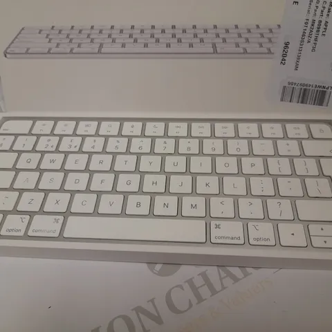 APPLE MAGIC KEYBOARD