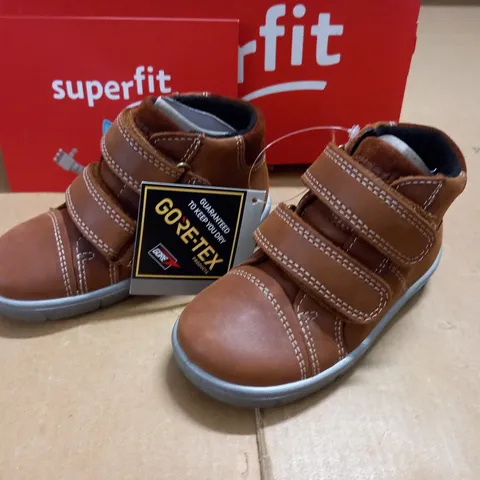 BOXED PAIR OF SUPERFIT KIDS SHOES - 22