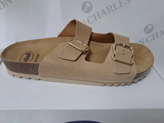 BOXED SCHOLL SANDLES IN TAN SIZE 7  