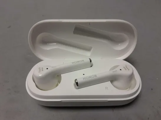 BOXED HONOR MAGIC EATBUDS IN WHITE