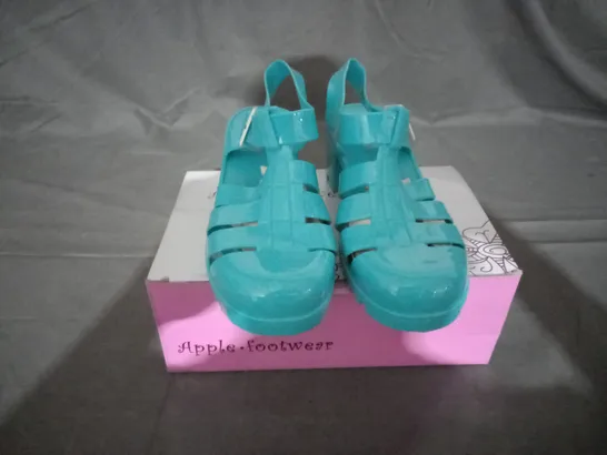 APPROXIMATELY 11 BOXED PAIRS OF APPLE FOOTWEAR SANDALS IN BLUE IN VARIOUS SIZES TO INCLUDE SIZE 38EU 