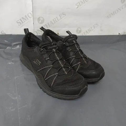 SKECHERS GRATC TRAINERS BLACK SIZE 4