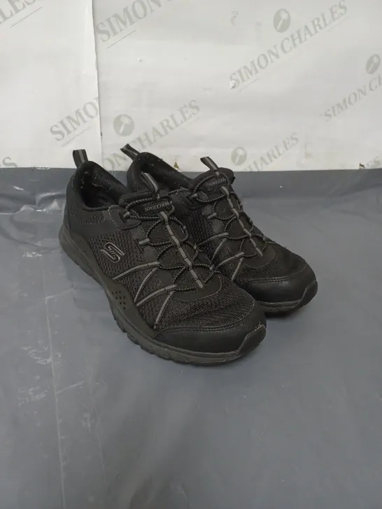 SKECHERS GRATC TRAINERS BLACK SIZE 4