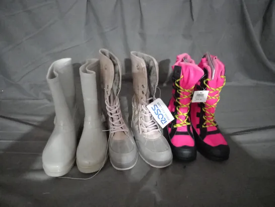 APPROXIMATELY 10 PAIRS OF ASSORTED KIDS SHOES IN VARIOUS STYLES AND SIZES 