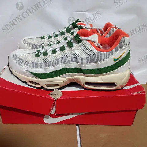 PAIR OF BOXED NIKE MAX 95 ERA MENS TRAINERS SIZE 10