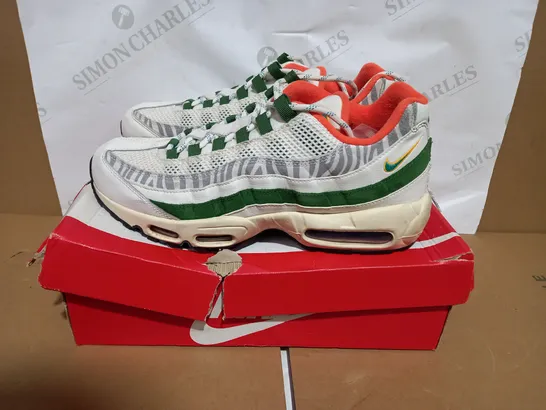 PAIR OF BOXED NIKE MAX 95 ERA MENS TRAINERS SIZE 10