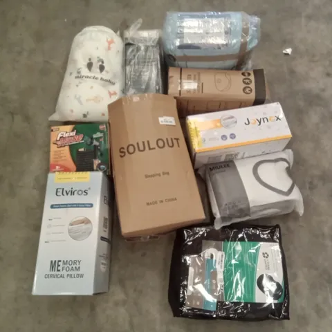 PALLET OF ASSORTED ITEMS INCLUDING SOULOUT SLEEPING BAG, SAHEYER ORTHOPAEDIC SEAT CUSHION, FLEXI HOSE, ELVIROS MEMORY FOAM CERVICAL PILLOW, 5 STAR UNITED SEAT CUSHION, DELUXE MEMORY FOAM PILLOW 