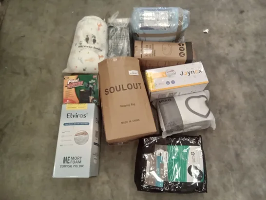 PALLET OF ASSORTED ITEMS INCLUDING SOULOUT SLEEPING BAG, SAHEYER ORTHOPAEDIC SEAT CUSHION, FLEXI HOSE, ELVIROS MEMORY FOAM CERVICAL PILLOW, 5 STAR UNITED SEAT CUSHION, DELUXE MEMORY FOAM PILLOW 