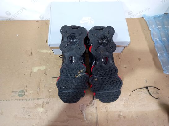 BOXED PAIR OF NIKE BLACK TRAINERS SIZE 10