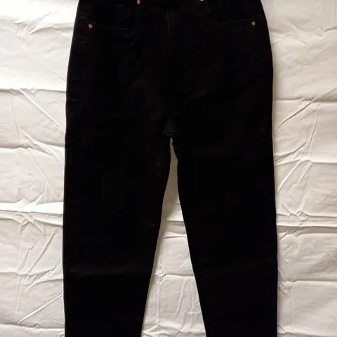 BOX OF APPROX 25 BRAND NEW COTTON:ON STRETCH MOM JEANS - BLACK SIZE AUS 6