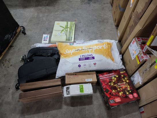 PALLET OF A SIGNIFICANT QUANTITY OF ASSORTED ITEMS TO INCLUDE SLUMBERDOWN SUPER SUPPORT PILLOWS, BAMBOO CUTLERY TRAY AND SET OF 2 RIGER CAR SEAT COLLECTORS