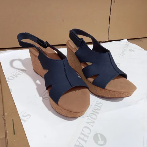 BOXED CLARKS ANNADEL BARI WEDGE SANDAL WIDE FIT BLUE STYLE SIZE 6