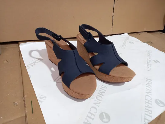 BOXED CLARKS ANNADEL BARI WEDGE SANDAL WIDE FIT BLUE STYLE SIZE 6