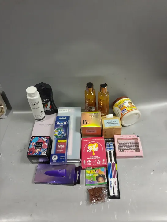 BOX OF APPROXIMATELY 15 COSMETIC ITEMS TO INCLUDE LYNX BODY WASH, TOOTHBRUSHES, TATTI LASHES, ETC