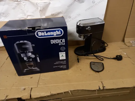 DE'LONGHI DEDICA COFFEE MACHINE