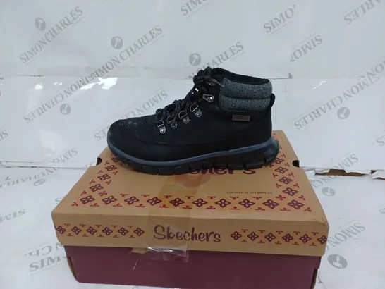 BOXED SKECHERS BLACK SYNERGY WARM TECH BOOTS- SIZE 4 