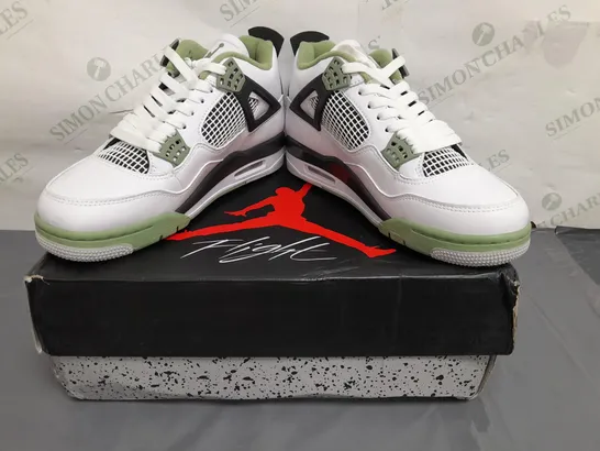 BOXED PAIR OF NIKE WOMENS AIR JORDAN 4 RETRO SHOES IN WHITE/GREEN UK SIZE 7.5