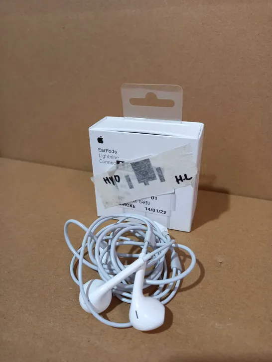 APPLE EARPODS WITH LIGHTENING CONNECTOR 