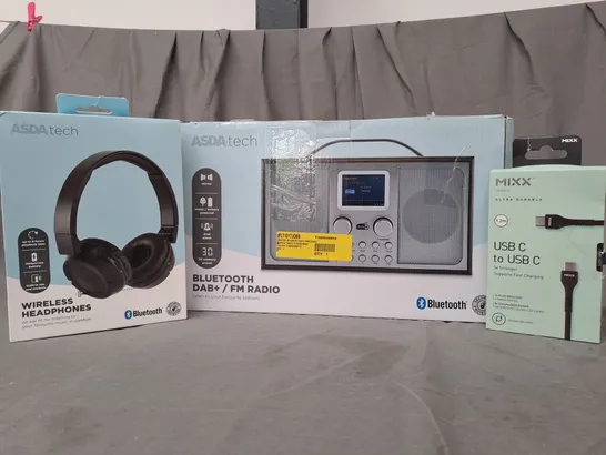 BOX OF APPROXIMATELY 20 ASSORTED ELECTRICAL ITEMS TO INCLUDE WIRELESS HEADPHONES, DAB+/FM RADIO, USB CABLE, ETC