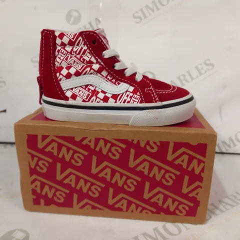 BOXED PAIR OF VANS SK8-HI ZIP KIDS SHOES IN RED/WHITE UK SIZE 4