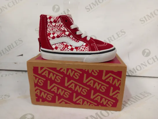 BOXED PAIR OF VANS SK8-HI ZIP KIDS SHOES IN RED/WHITE UK SIZE 4