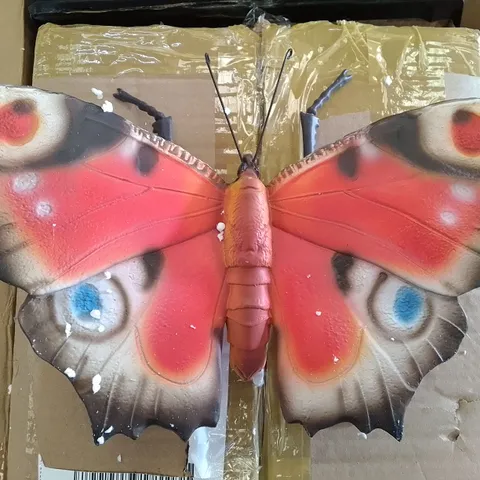 2 BOXED BUTTERFLY WALL DECORATIONS