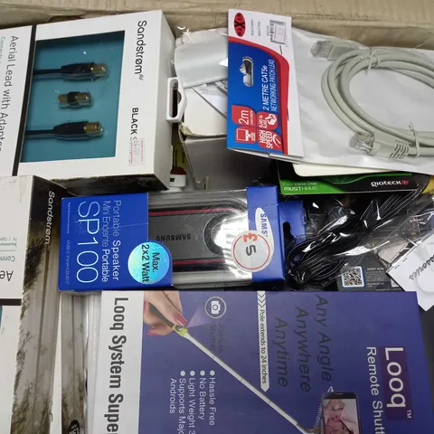 LOT OF APPROXIMATELY 20 ASSORTED ELECTRICAL ACCESSORIES