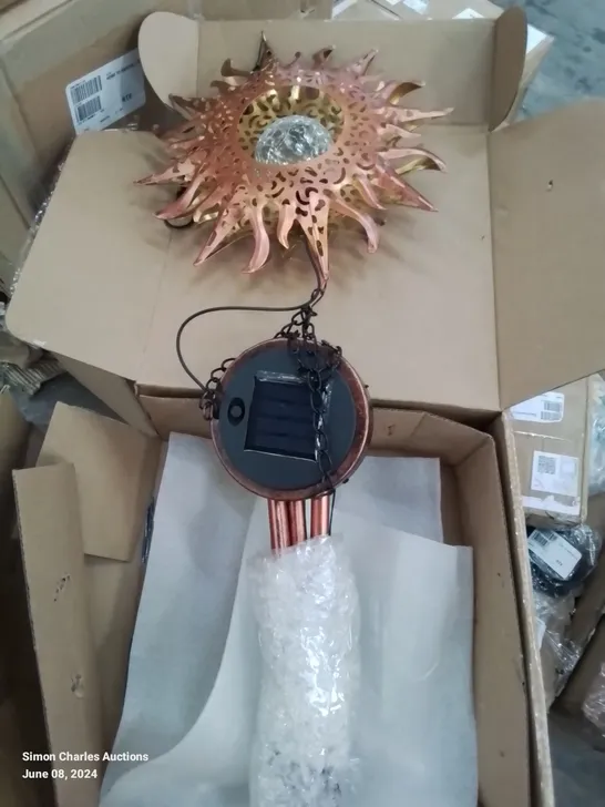 BOXED SOLAR POWERED SUN WITH CHIMES