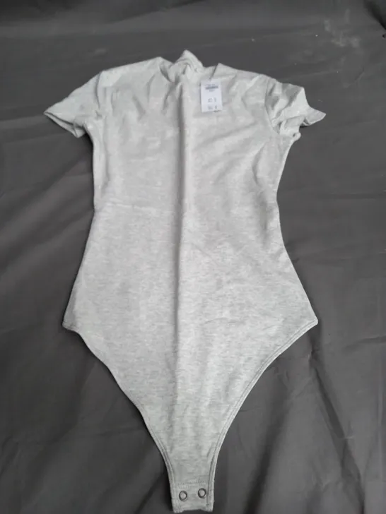 ABERCROMBIE & FITCH SHORT-SLEEVE COTTON-BLEND SEAMLESS FABRIC CREW BODYSUIT IN GREY - S