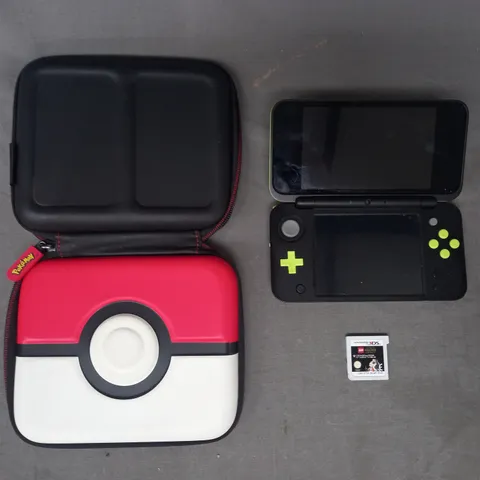 NINTENDO JAN-001 2DS HANDHELD GAMES CONSOLE IN BLACK/LIME W. LEGO STAR WARS GAME AND POKÉMON CASE