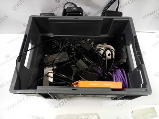 BOX TO CONTAIN APPROX. 12 X ASSORTED TECH PRODUCTS AND ACCESSORIES. INCLUDES CARD READERS, REMOTES, CHARGING CABLES ETC 