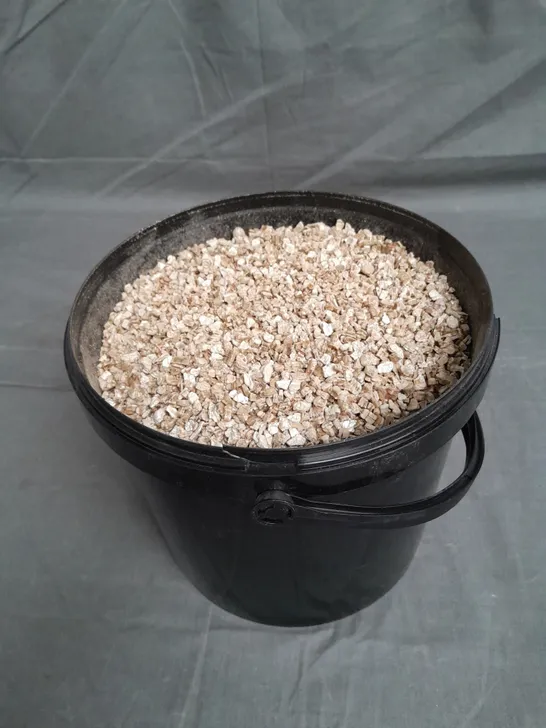 SMALL BUCKET OF PREMIUM GRADED VERMICULITE 