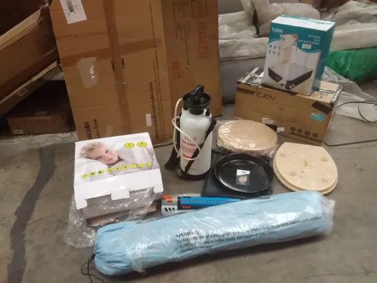 PALLET OF ASSORTED ITEMS TO INCLUDE: HEATED BLANKET, DOUBLE SIZE AIR MATTRESS, TOILET SEAT, COMPUTER DESK, TANK SPRAYER ETC