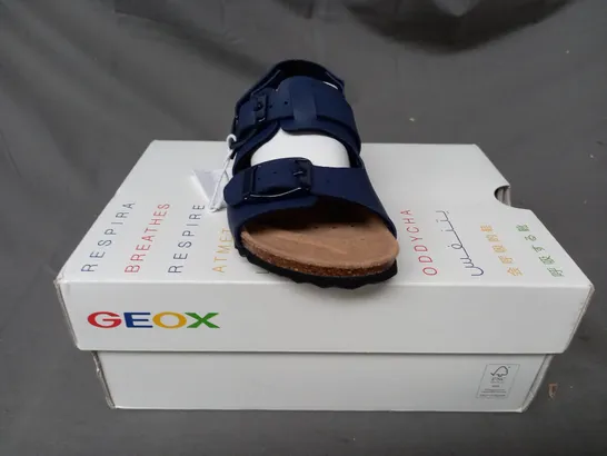 BOXED PAIR OF GEOX KIDS OPEN TOE SANDALS IN NAVY UK SIZE 7