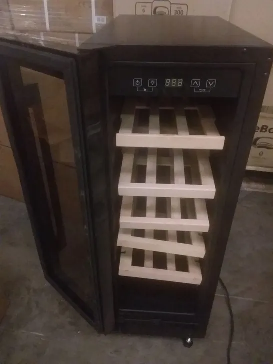 BLACK 5 SHELF BOTTLE COOLER 