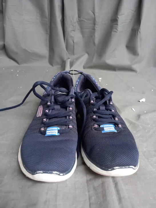 UNBOXED PAIR OF SKETCHERS 4.0 LACE UP TRAINERS NAVY BLUE SIZE 5.5