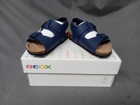 BOXED PAIR OF GEOX KIDS OPEN TOE SANDALS IN NAVY UK SIZE 7