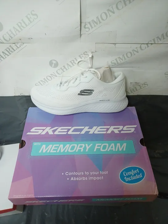 BOXED SKECHERS SKECH-LITE PRO - PERFECT TIME WITH MEMORY FOAM - WHITE - SIZE 6 UK