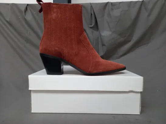 BOXED PAIR OF SOLEA FARES SUEDE ANKLE BOOTS IN BROWN EU SIZE 39