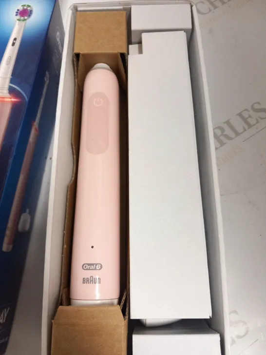 BOXED ORAL-B PRO 3 3000 TOOTHBRUSH