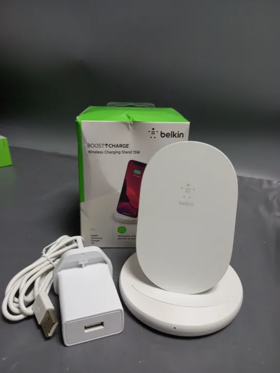 BOXED BELKIN BOOST CHARGE WIRELESS CHARGING STAND 