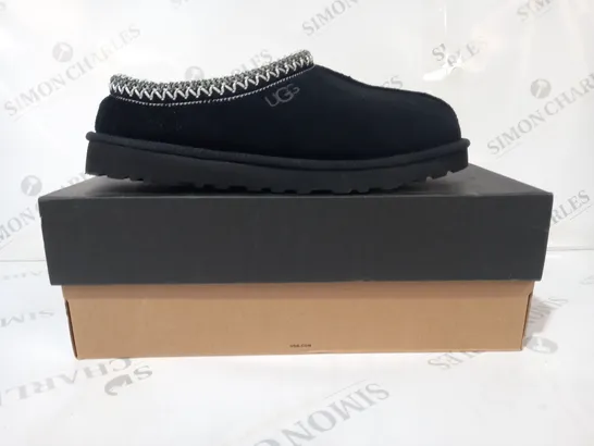 BOXED PAIR OF UGG TASMAN SHOES IN BLACK UK SIZE 8